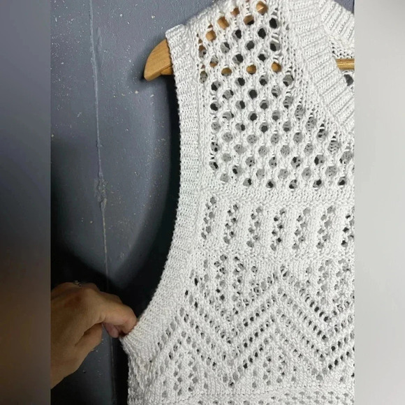 TALBOTS  OPEN STITCH TANK , in a soft cotton blend with a classic crewneck. - Picture 4 of 6